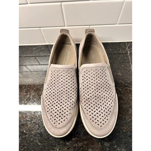 Ecco Men's Collin 2.0 Slip on Perf Leather Cut Out Detail Elastic Goring Grey 7 - Picture 8 of 12